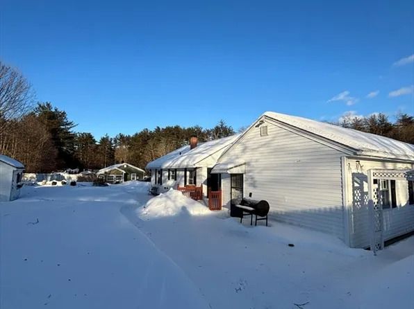 8 Squannacook Ter, Townsend, MA 01469