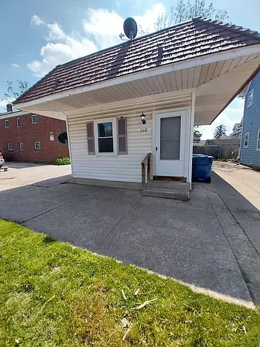 218 S Saint Clair St Photo 1
