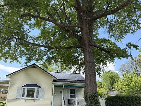 3rd image of 21 E 3rd St