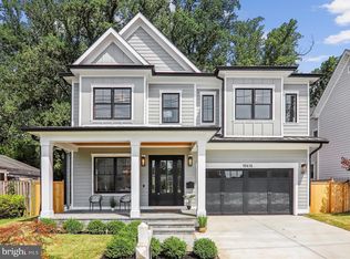 10616 Parkwood Dr, Kensington, MD 20895