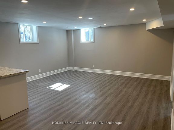 2nd image of 22 Boone Cres
