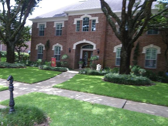 2nd image of 3018 Meadow Pond Dr