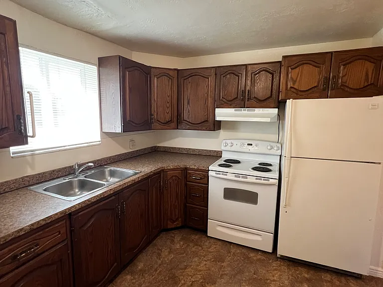 1054 N Victoria Way #1 — Photo 4