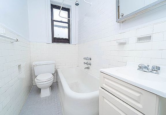 5th image of 2205 37th St APT 4G