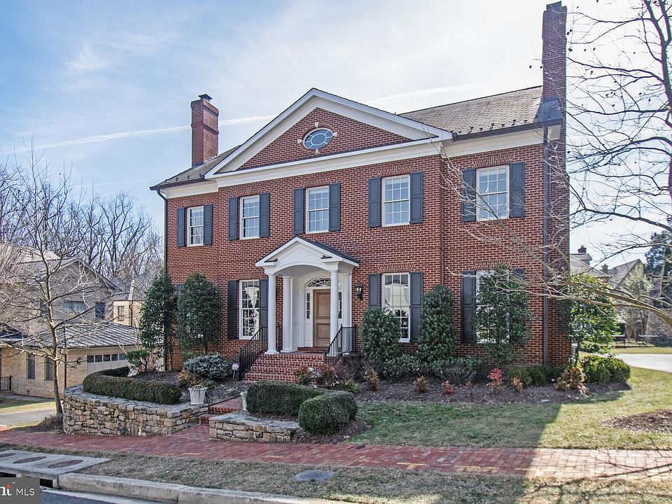 1st image of 1935 Foxview Cir NW