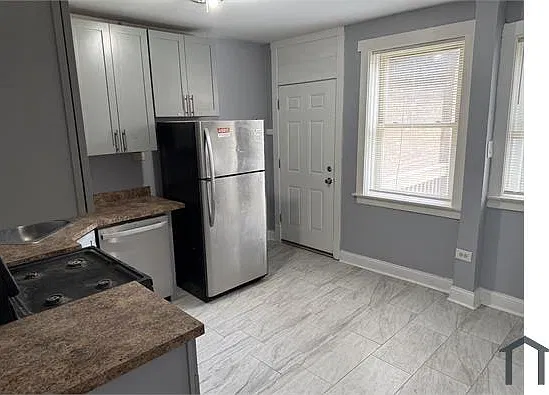 2 bed, 1200 sqft, $1,600 — Photo 2