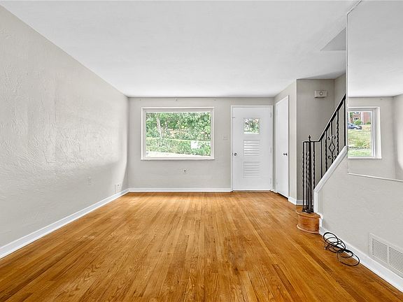 4th image of 435 Lawnwood Ave