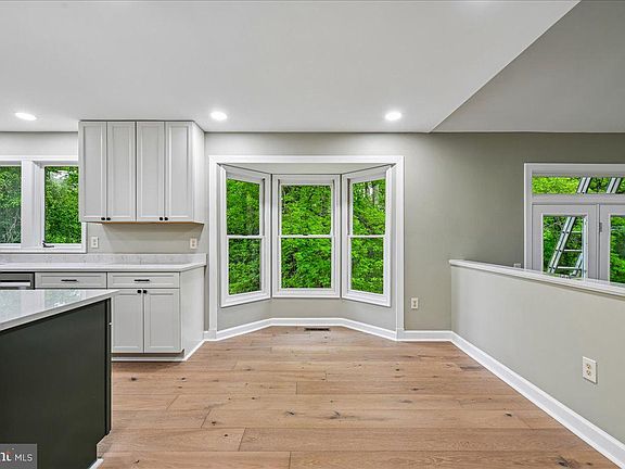 5th image of 10611 Foxlake Dr