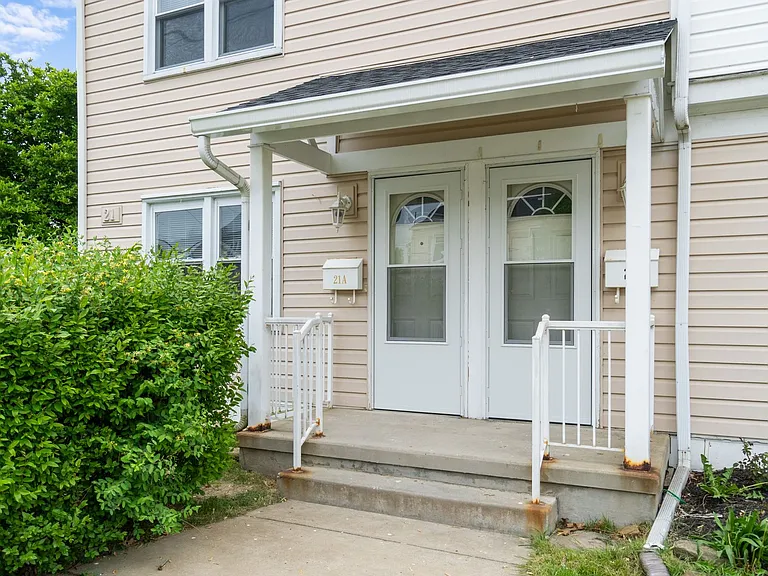 4 Midland Heights Cir #C — Photo 17