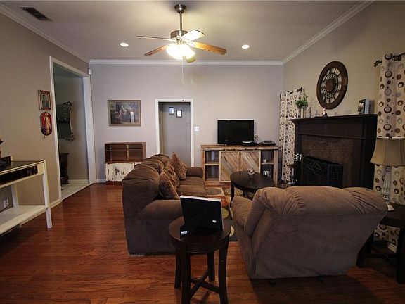 3rd image of 1618 Hyde Park Blvd