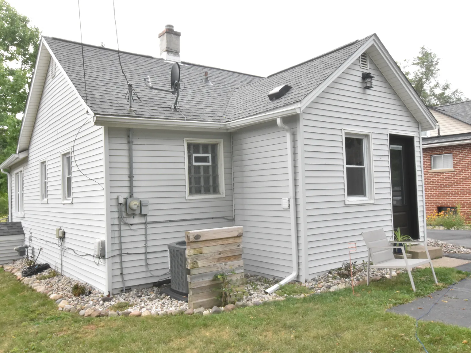 3 bed, 1000 sqft, $2,000 — Photo 3