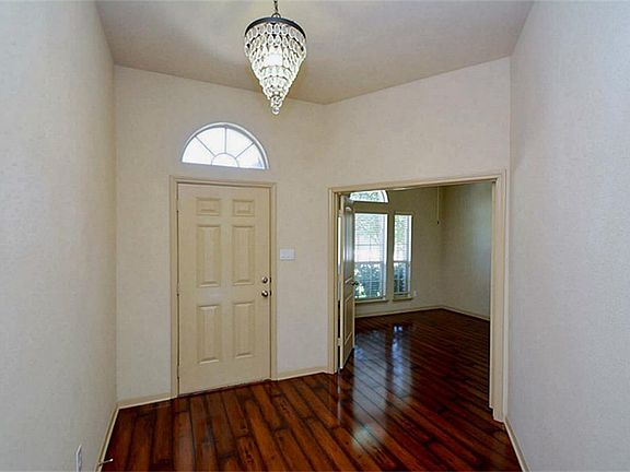 3rd image of 18915 Cove Mill Ln