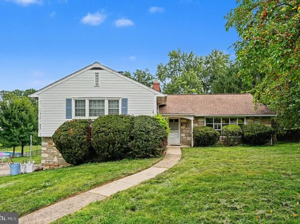 8403 Newbold Ln, Laverock, PA 19038