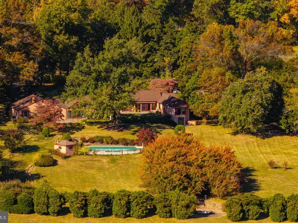 958 Catfish Ln, Pottstown, PA 19465