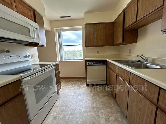 4th image of 208 E 5th St Suite 6D