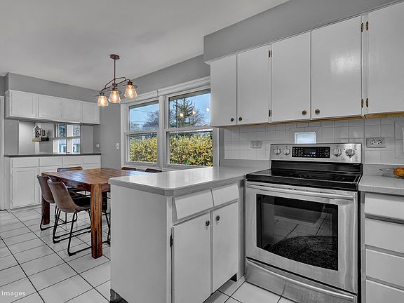 3rd image of 2024 E Park St