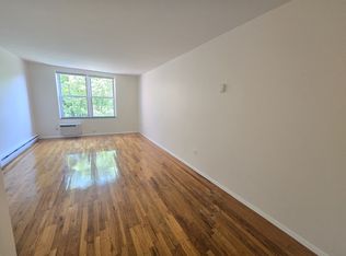 31-28 29th St #4F, Astoria, NY 11106