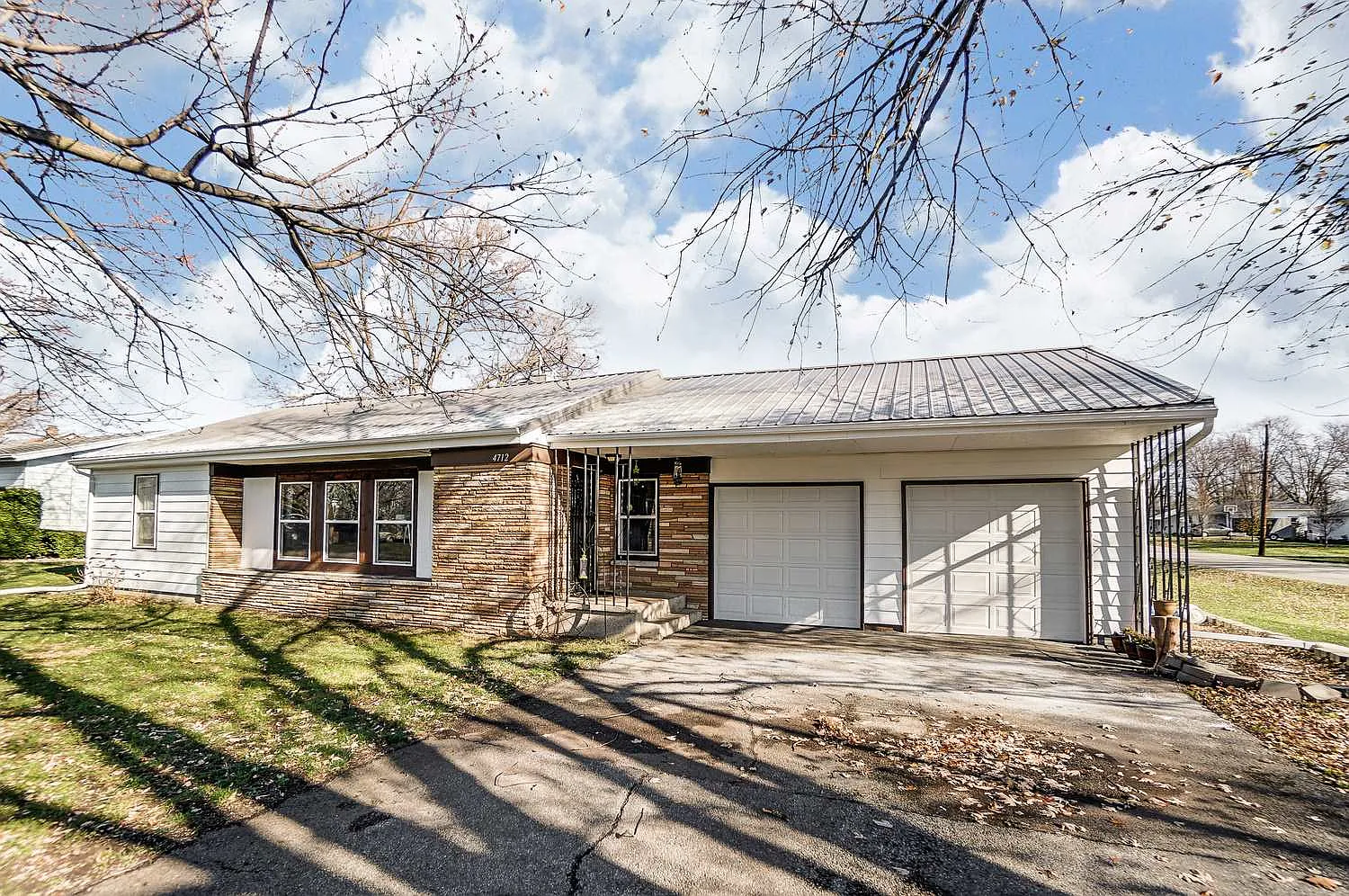 4712 Blum Dr photo 1