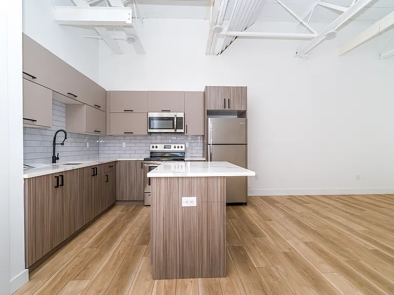 2700 E Auburn St — Photo 47