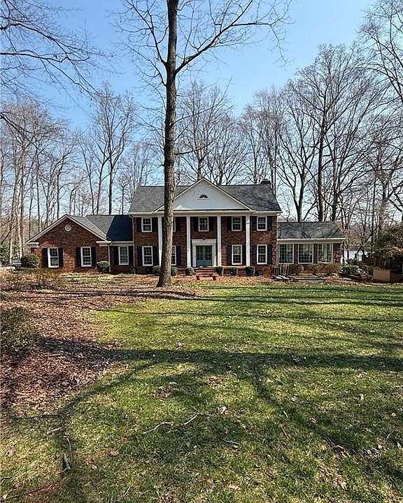 1st image of 2704 Lake Forest Dr