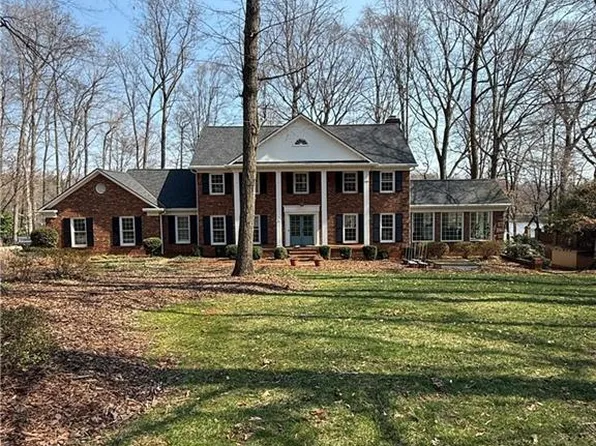 2704 Lake Forest Dr, Greensboro, NC 27408