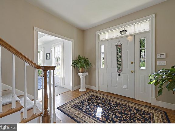 3rd image of 111 Evergreen Dr