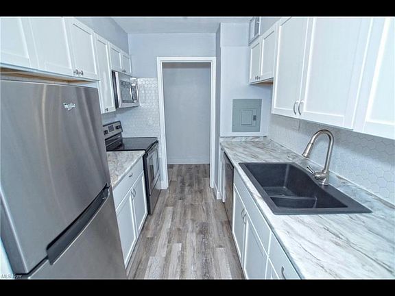 3rd image of 11850 Edgewater Dr APT 513