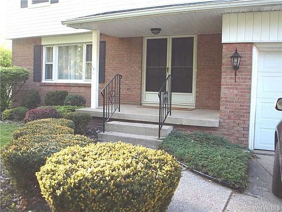 3rd image of 208 Bucyrus Dr