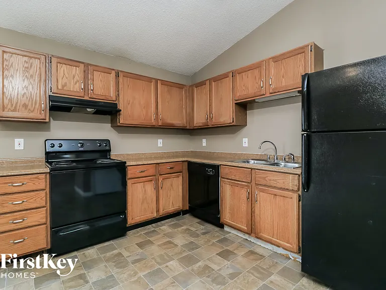 2346 Bramble Ln — Photo 4