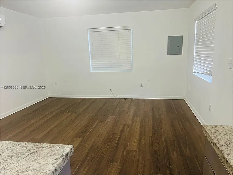 529 SW 3rd St #3 — Photo 6