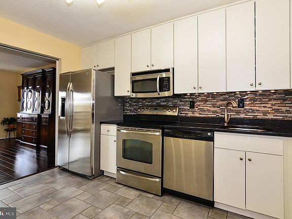 4th image of 307 Yoakum Pkwy APT 1723