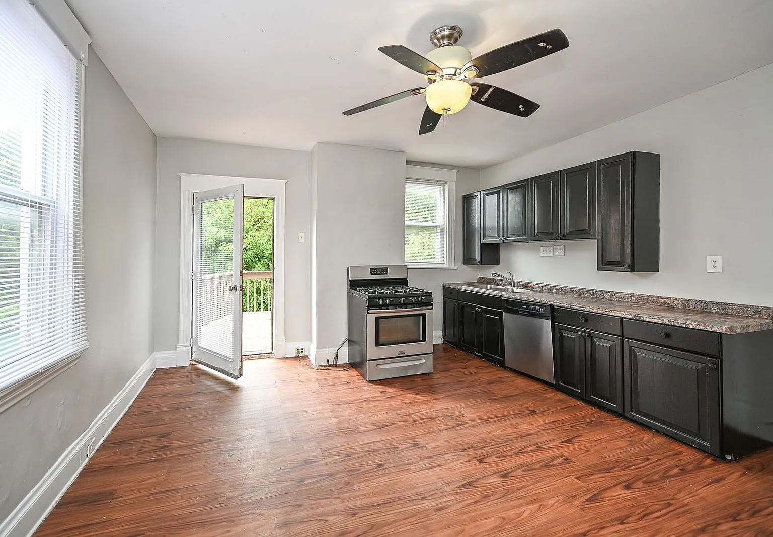 7 bed, 2.0 bath, 2706 sqft, $4,625 — Photo 1