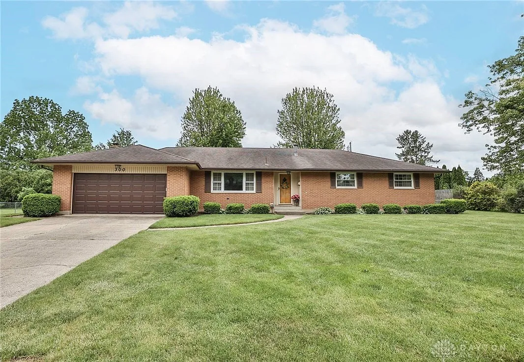 300 Magnolia Dr photo 1