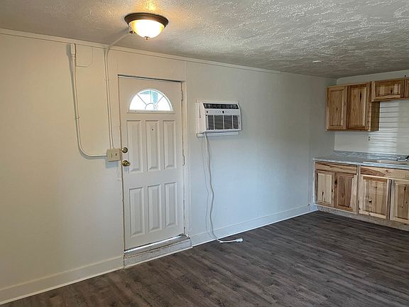 5th image of 601 N Bartlett St Unit D