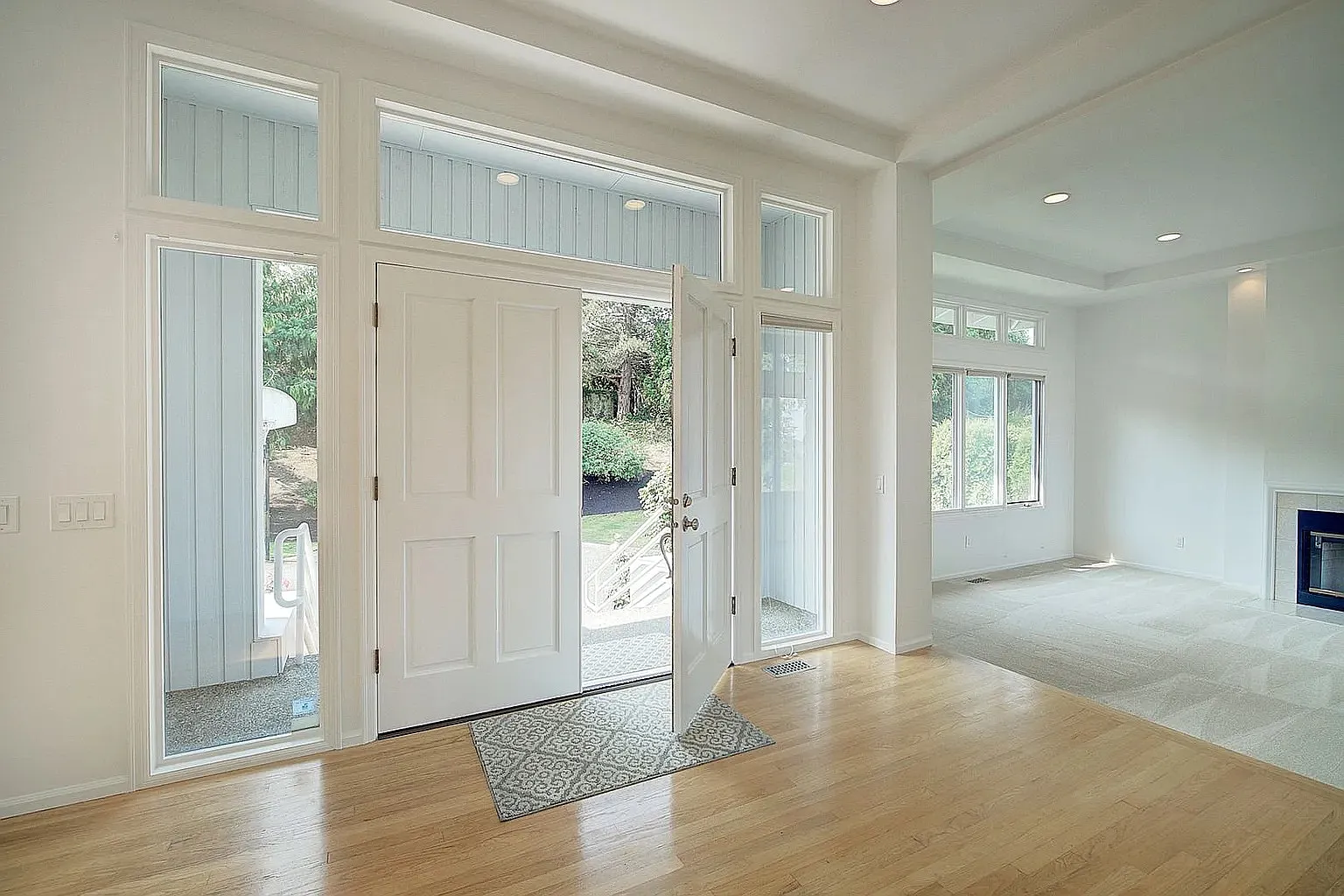 4 bed, 3.5 bath, 3100 sqft, $9,000 — Photo 3