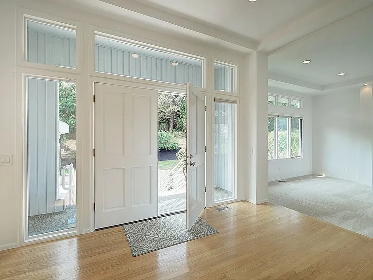 9025 NE 26th St — Photo 3