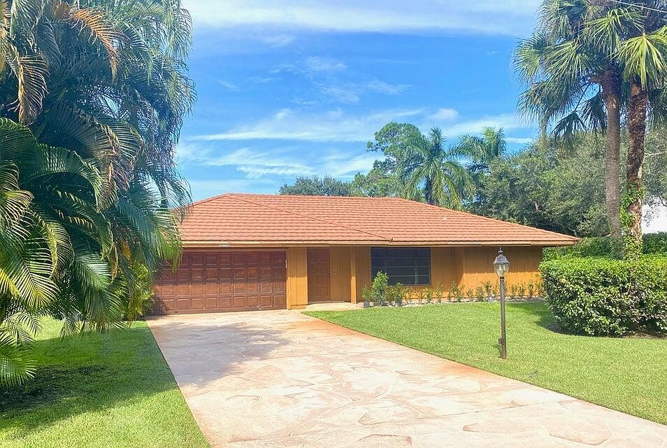 1st image of 5585 Pennock Point Rd