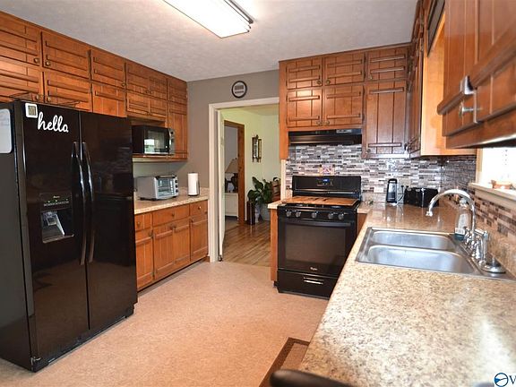 4th image of 2803 Oak Dr