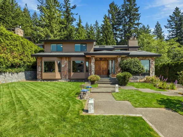 2008 Blairview Ave, North Vancouver, BC V7H 2N4