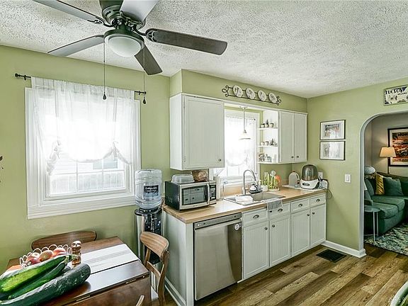 4th image of 1133 E Lindsey Ave