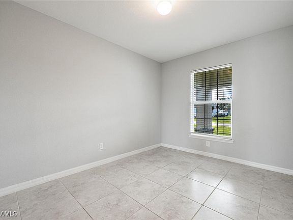 4th image of 1417 NE 10th Ln