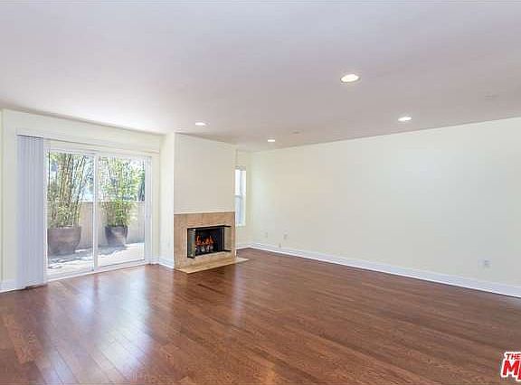 3rd image of 1951 N Beachwood Dr APT 104