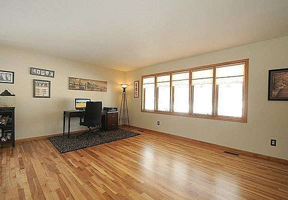 3rd image of 8517 Muirfield Ln