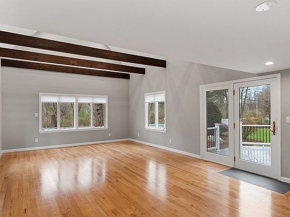 5th image of 134 School St