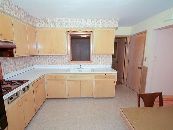 5th image of 23413 Shurmer Dr
