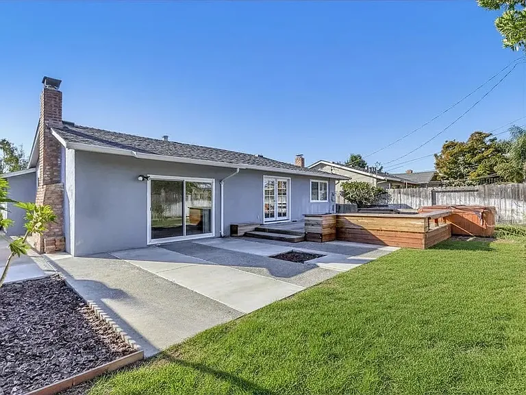 1383 Bouret Dr — Photo 7