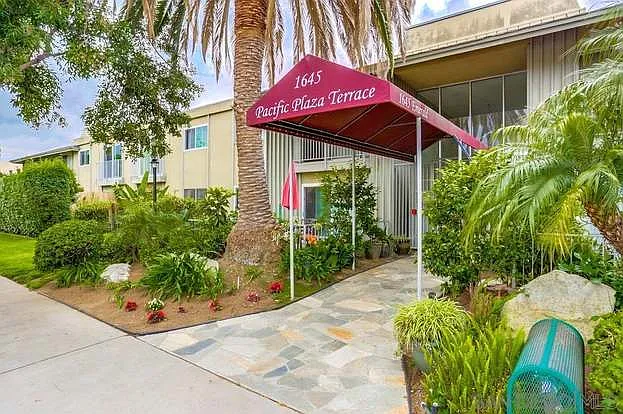 1645 Emerald St #1L — Photo 2