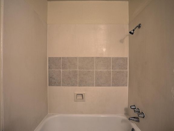 2nd image of 916 Alcazar St NE #A