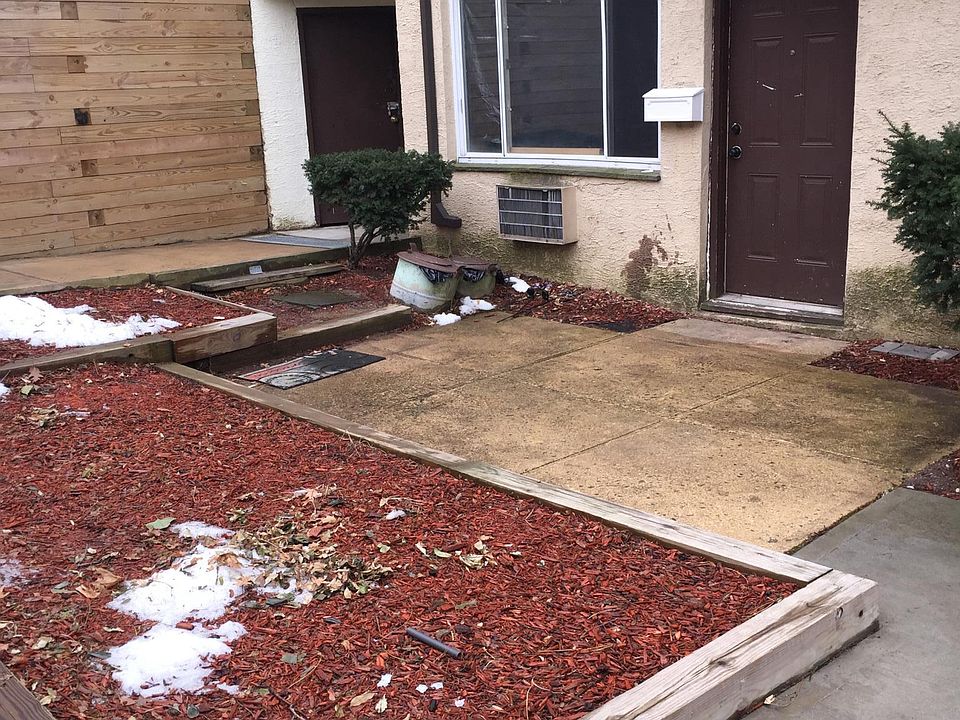 Front yard bbq area main entrance 