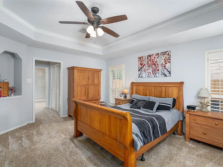 2309 Orleans Ln — Photo 13